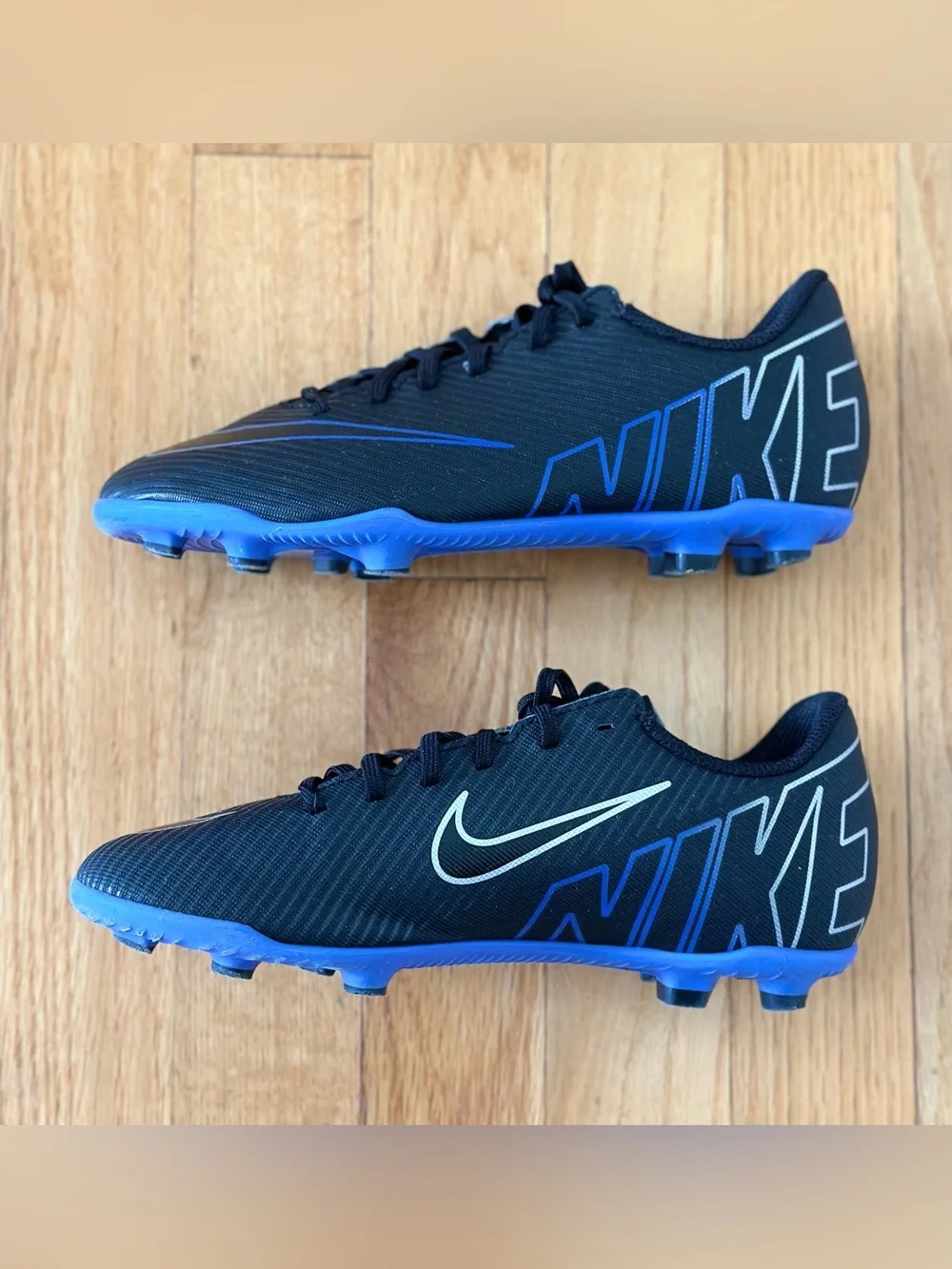 Nike Kids Soccer Cleats Black & Blue Size 3.5Y